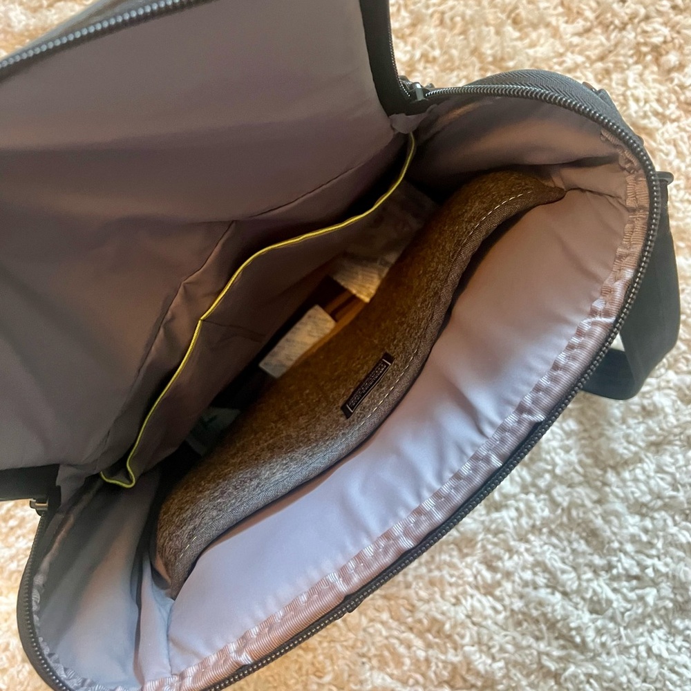 Travelon Charcoal Unisex Tote Messenger Bag - Picture 7 of 13